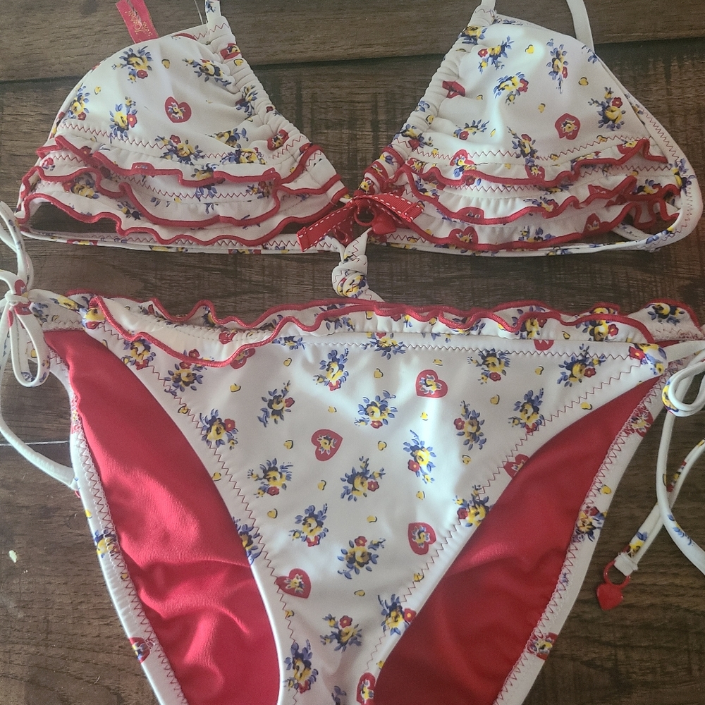 Betsey Johnson Ivory Hearts & Flowers Red Ruffle Top & String Bikini Bottoms - M